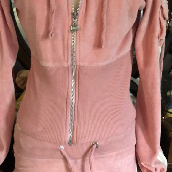 Jennifer Lopez (JLo) sweatsuit - Picture 4 of 8